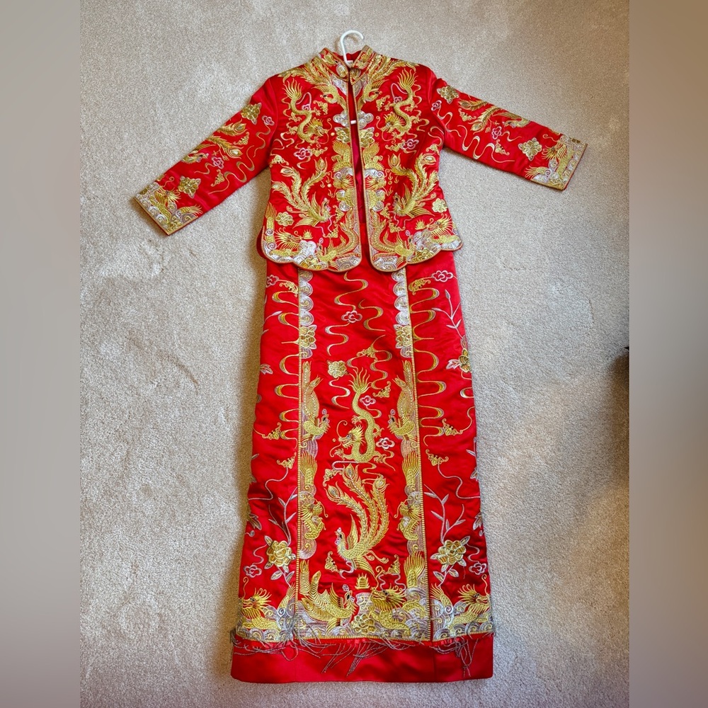 Pre-owned Chinese wedding dress